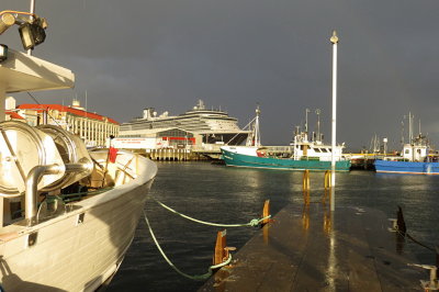 186 Hobart, storm light in harbour