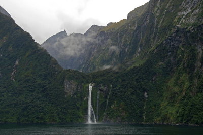 192 Milford Sound, waterfalls