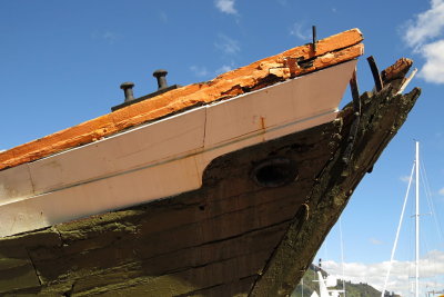 245 Picton, abandoned boat