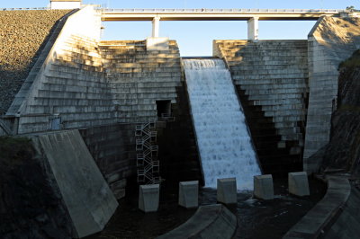 317 Hinze Dam, waterfall