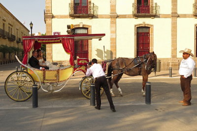 25 Guadalajara, wedding carriage