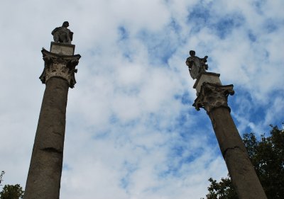 Hercules & Julius Caesar in Alameda de Hercules