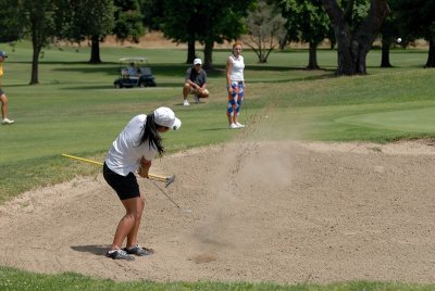 Kelsey Ulep 71 bunker shot on 10