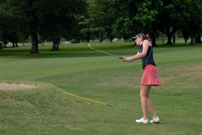 Cassidy Stelzmiller 77 pitching to 12th green