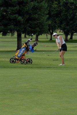Stephanie Gibri 75 6th shoot on #18 from behind green
