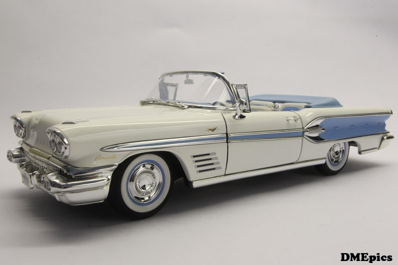 PONTIAC Bonneville 1958 (1).jpg