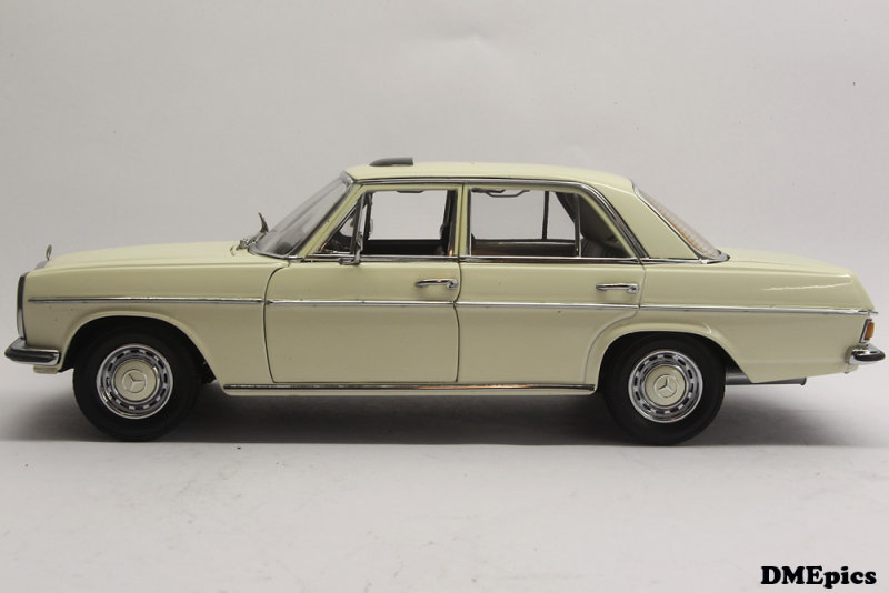 MERCEDES Strich 8 Saloon 1968 (3).jpg