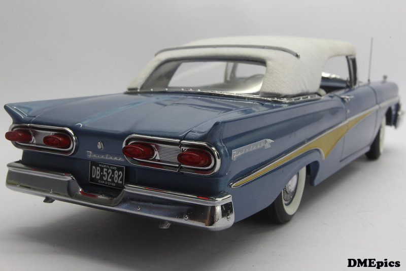 FORD Fairlane 500 Closed Cabrio 1958 (2).jpg