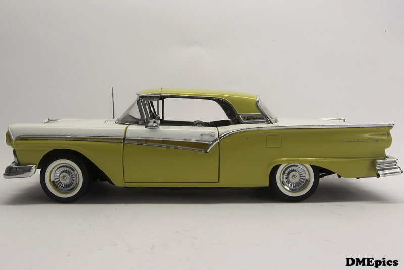 FORD Fairlane Skyliner 1957 (3).jpg