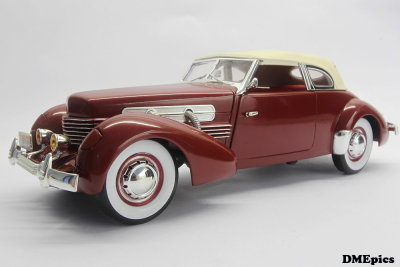 CORD 812 Supercharged 1937 (1).jpg