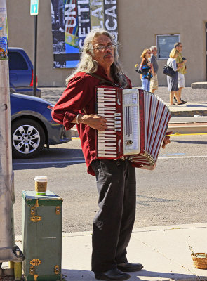 STREET ENTERTAINER III