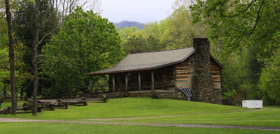 CABLE HILL FARM: VISITOR CENTER (CADES COVE)