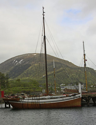 SAIL BOAT AT REST