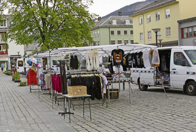LOCAL STREET MARKET