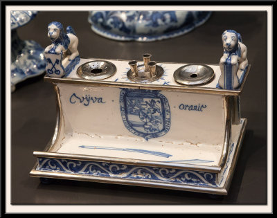 Inkstand with the coats of arms of Leiden, Delft and William III