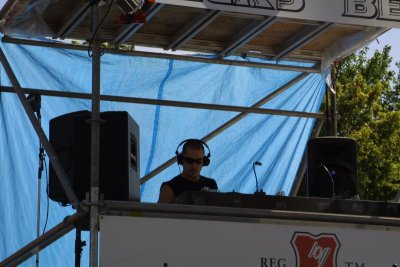 DJ
