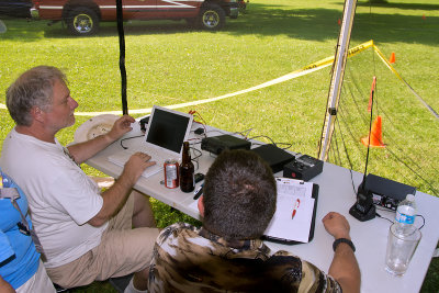 VA3WET and VA3TLN station-1 kve