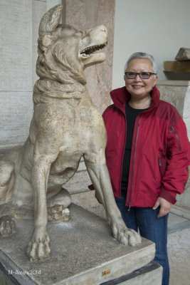 I found a dog of Rome to pose with!