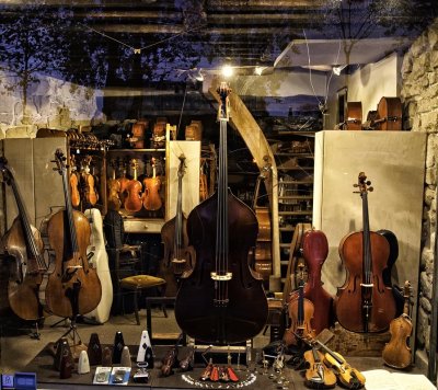 Storefront, Stringed Instruments, Quartier Latin