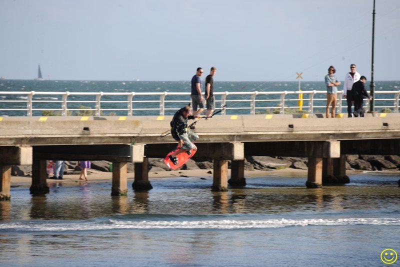 Kite surfer Mon 12