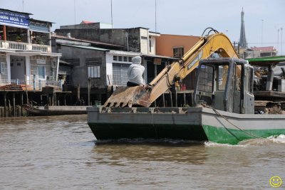 Mekong barge Thu 6