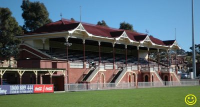 Bendigo Oval grandstand Mon 14