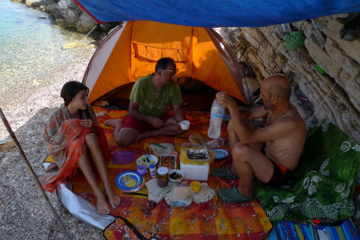 Cold drinks under the rocks