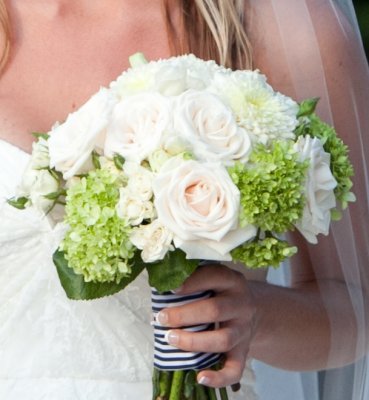 Cream roses and green hydrangeas bouquet. Photo by Susan Pacek Photography