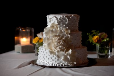 Dots and florals wedding cake. Photo by Susan Pacek Photography