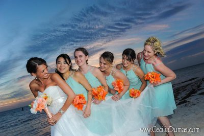Coral bouquet with mint dresses. Photography By Cecilia Dumas