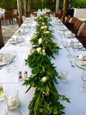 Garland table runner used from arch