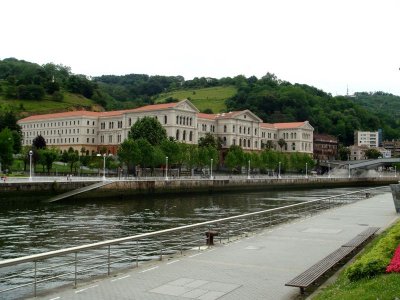 Walk along the River Bilbao