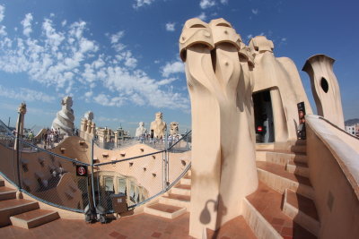 Casa Mil roof architecture, chimneys 