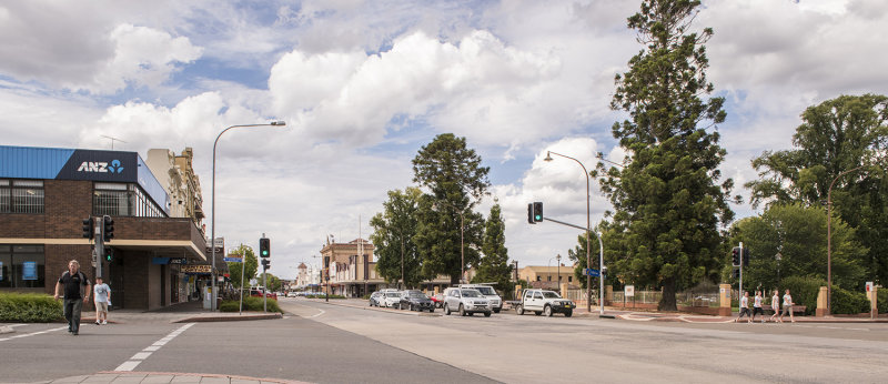 AUBURN STREET, LATE AFTERNOON ON A TYPICAL TUESDAY