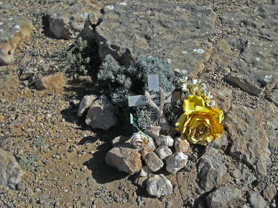  A LONELY MEMORIAL ON THE SOUTH AUSTRALIAN EDGE OF THE GREAT AUSTRALIAN BITE