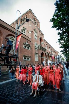 Antigone ensemble Toulouse en piste - La parade