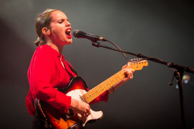 AnnaCalvi_002.jpg