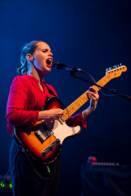 AnnaCalvi_011.jpg