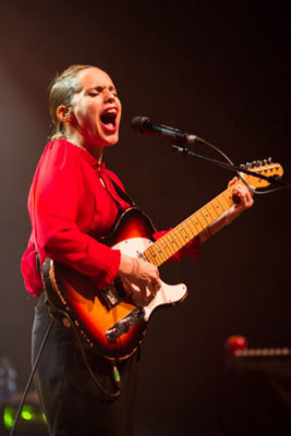 AnnaCalvi_021.jpg