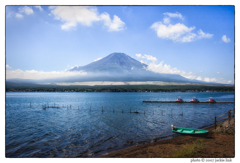 Japan-Mt.Fuji-rowboat.jpg