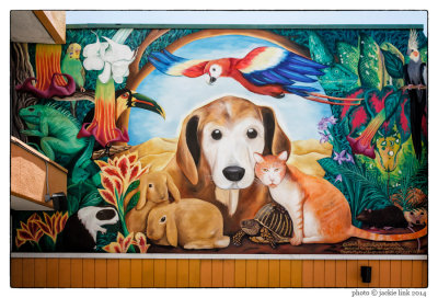 All Pets Hospital mural by Susan Kelk Cervantes 2005.jpg