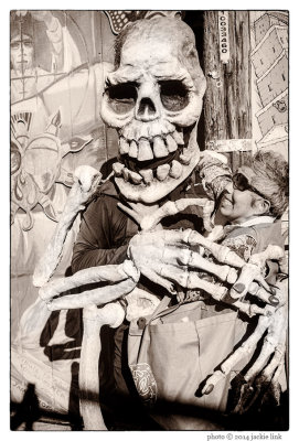 11 Skeleton Embracing Woman in Balmy Alley