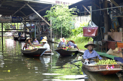 Floating market