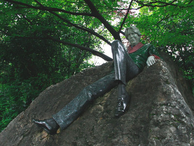 Oscar Wilde statue