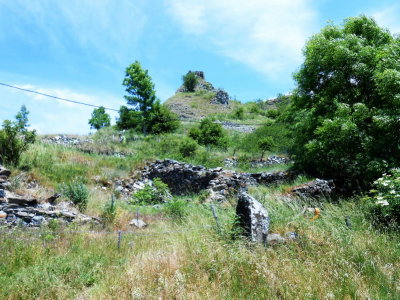  A volcanic neck (or plug) with the remains of a medieval tower