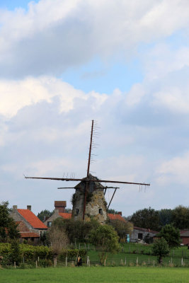Pollinkhove - ruinous windmill