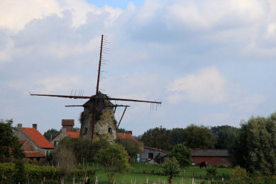 Pollinkhove - ruinous windmill
