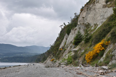 big cliff, little humans