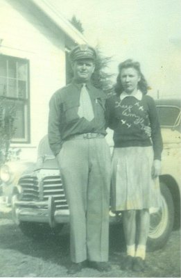 Paul & Violet Walker 1942 001.jpg