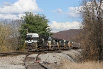 Westbound NS27K  ShawsvilleVa.JPG